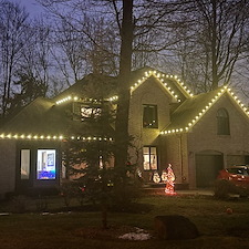 A-Magical-Christmas-Lighting-Installation-in-Lorraine-Qc 4